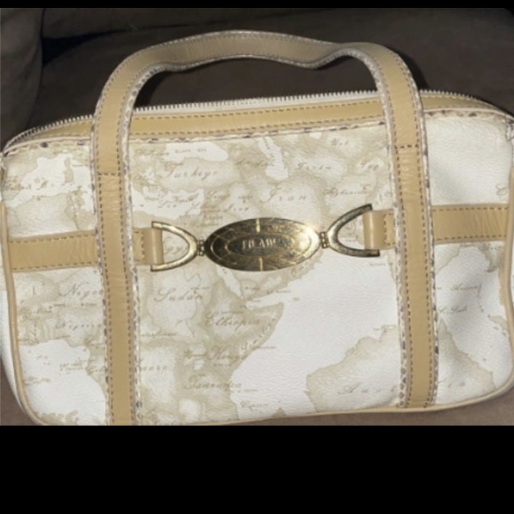 Alviero Martini classic handbag. Has some wear on the inside.
